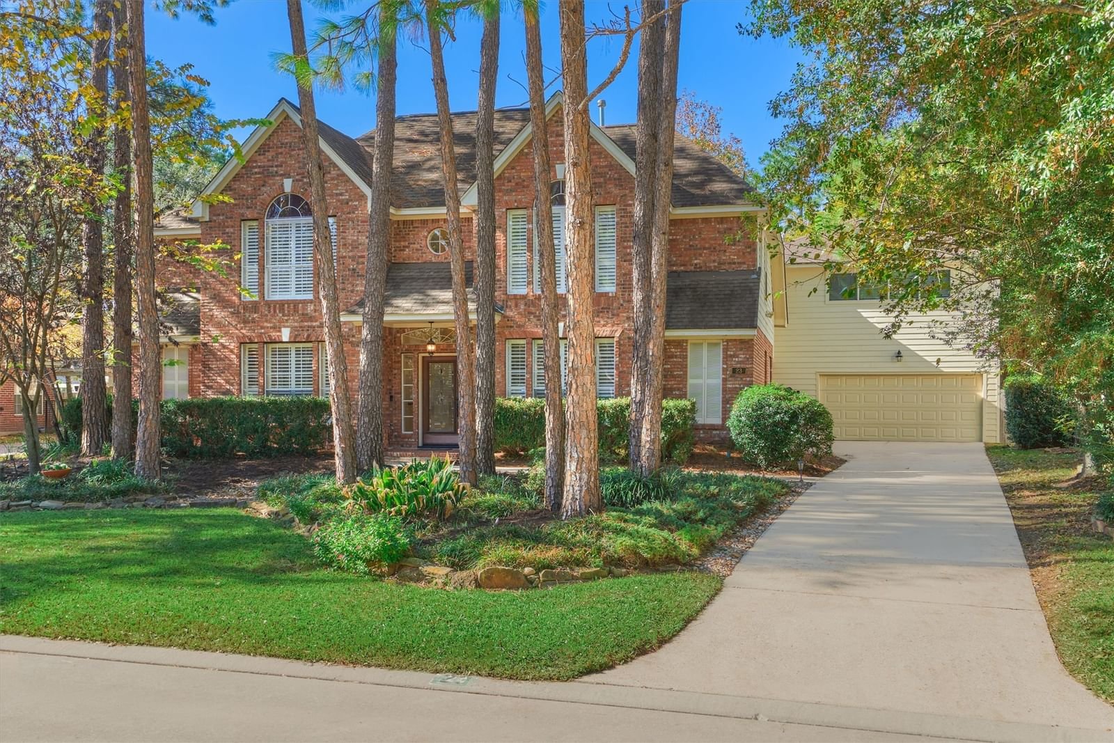 Real estate property located at 23 Quiet Oak, Montgomery, The Woodlands Cochrans Crossing, The Woodlands, TX, US