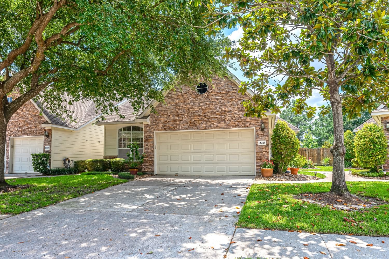 Real estate property located at 10323 Thornleaf, Harris, Mandolin Village Twnhms, Houston, TX, US