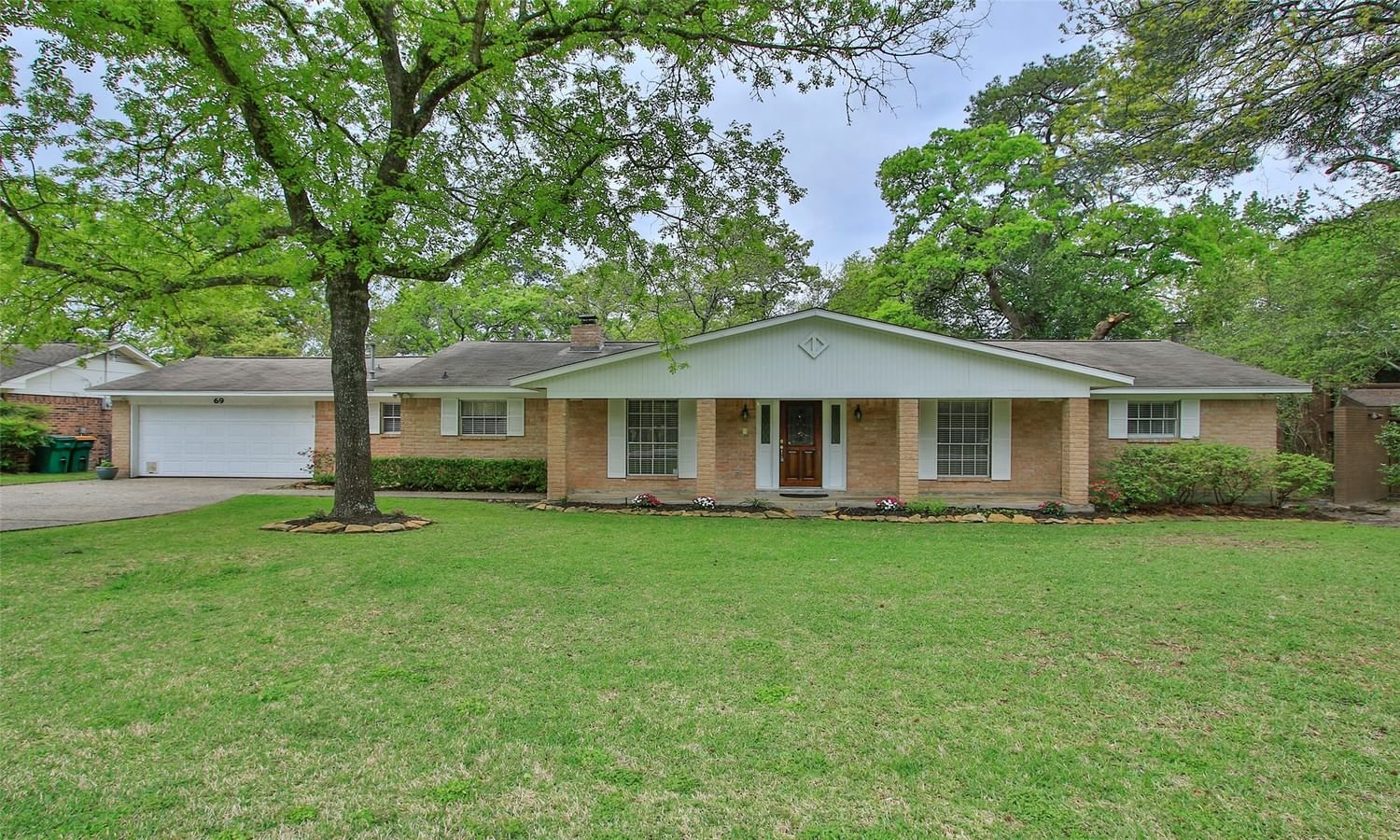 Real estate property located at 69 Greenbriar, Montgomery, Panorama-Green Briar, Conroe, TX, US