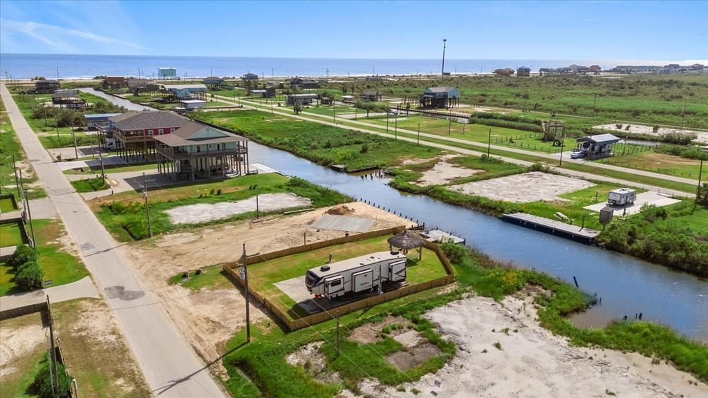 Real estate property located at 1123 Mabry, Galveston, Canal City, Gilchrist, TX, US