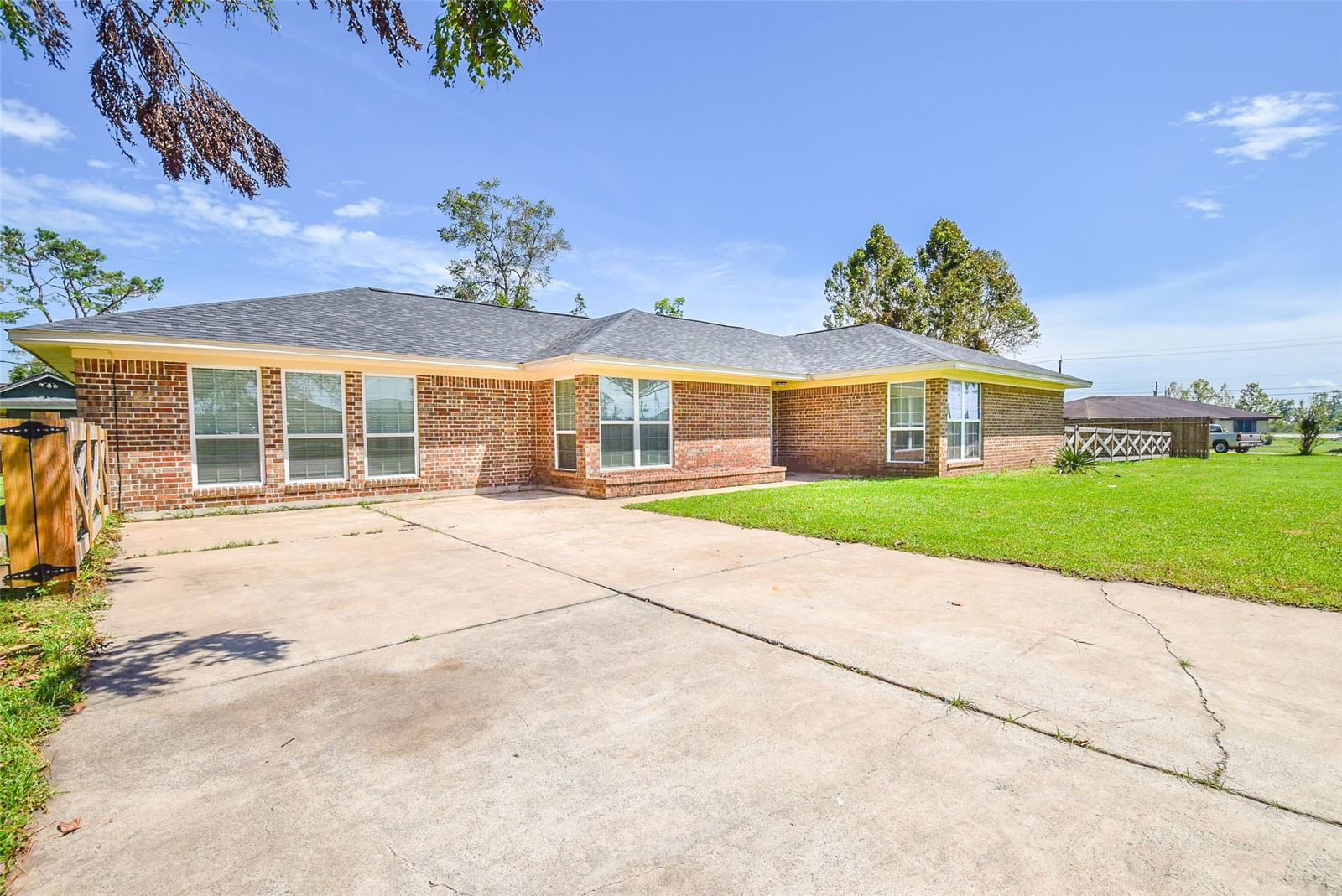 Real estate property located at 110 Warsaw, Brazoria, Peach Point Park, Jones Creek, TX, US