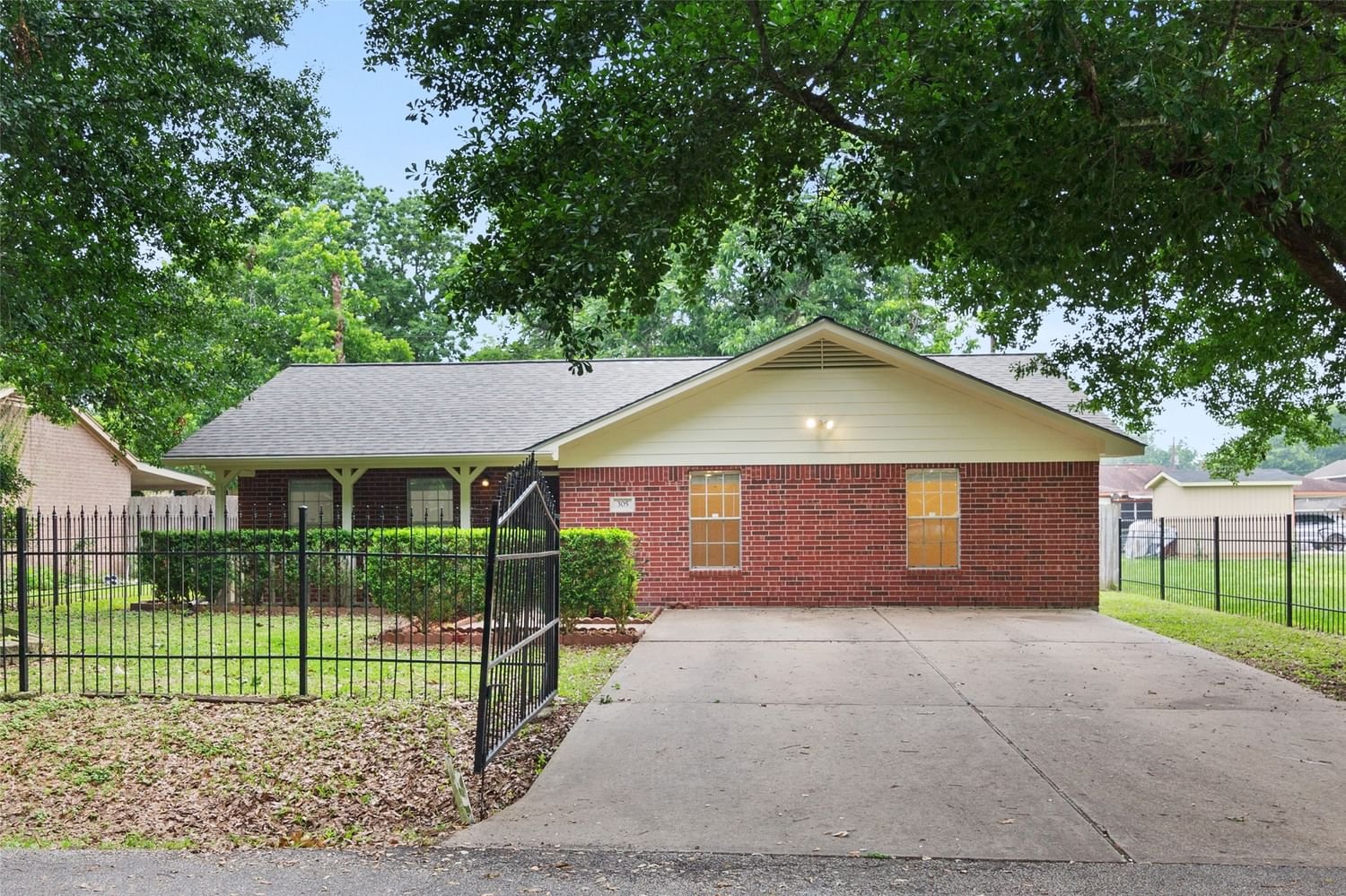 Real estate property located at 305 San Jose, Fort Bend, Plaza Del Norte, Richmond, TX, US