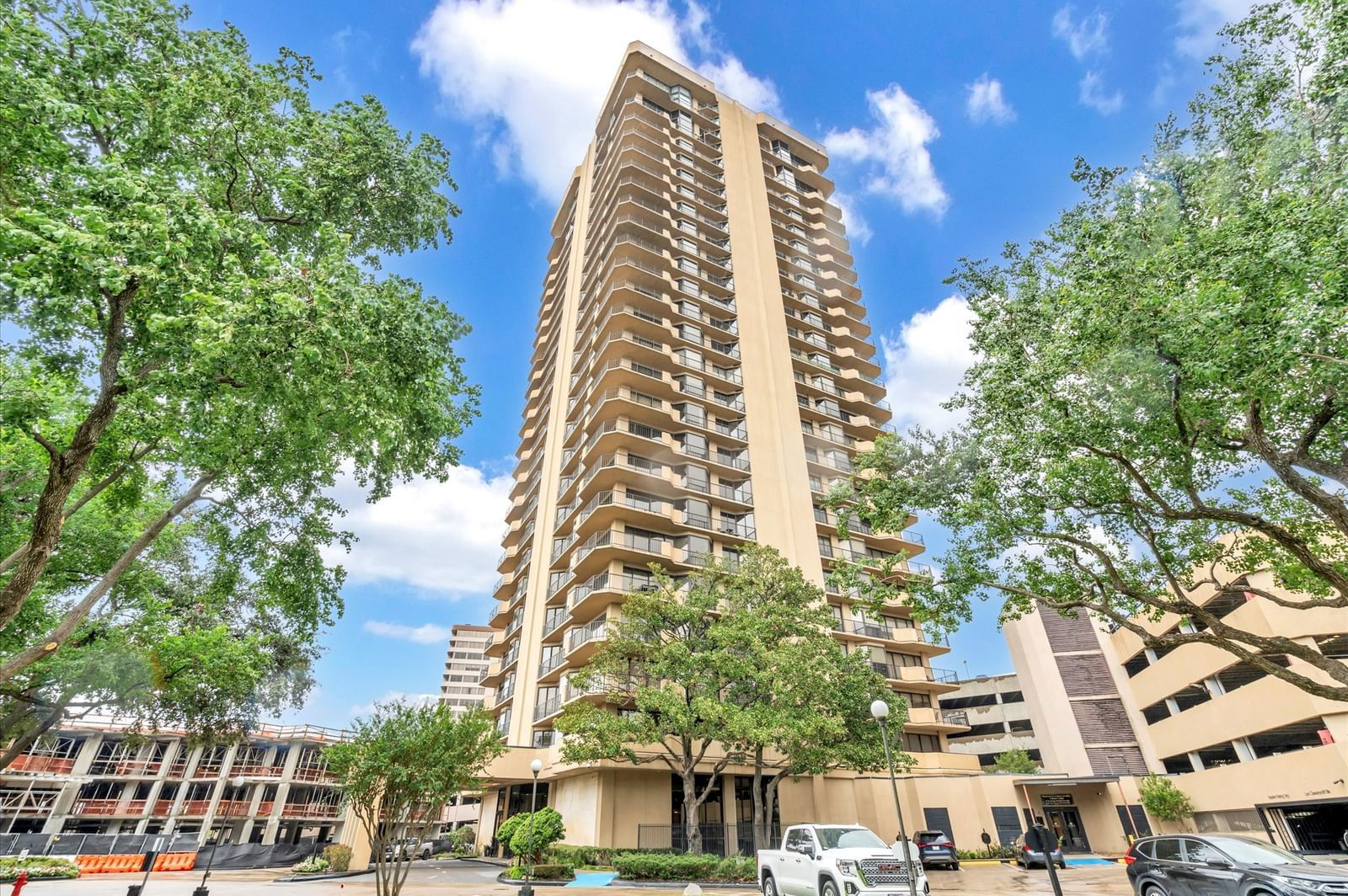 Real estate property located at 3350 Mccue #2203, Harris, Bristol Condo, Houston, TX, US