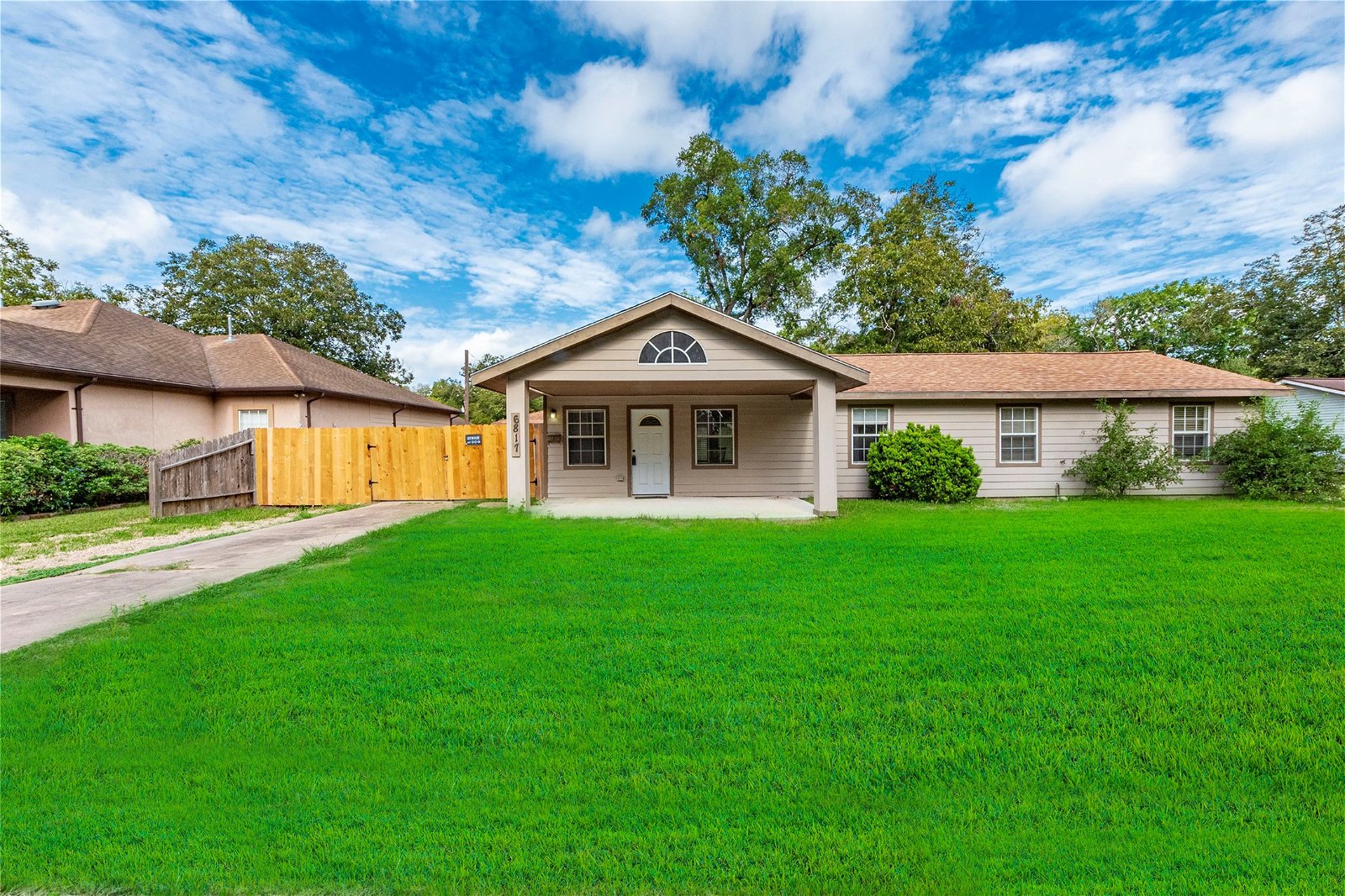 Real estate property located at 6817 Evans St, Harris, Garden Villas, Houston, TX, US