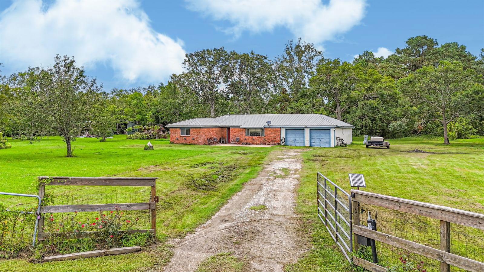 Real estate property located at 8608 County Road 171, Brazoria, A H & B, Liverpool, TX, US