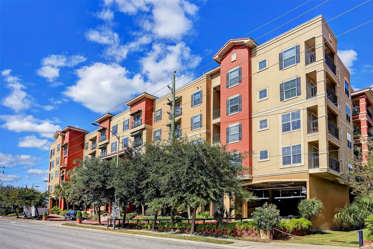 Real estate property located at 1711 Old Spanish #317, Harris, Valencia Condos, Houston, TX, US