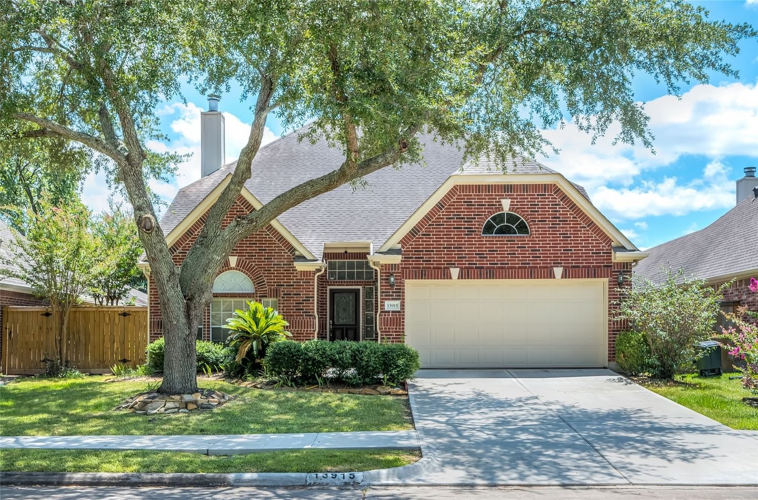 Real estate property located at 13915 Roxton, Harris, Parkway Villages, Houston, TX, US