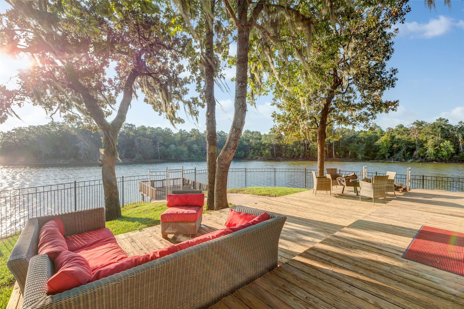 Real estate property located at 18 Lakeshore, Walker, Carolina Cove - Sec 3, Huntsville, TX, US