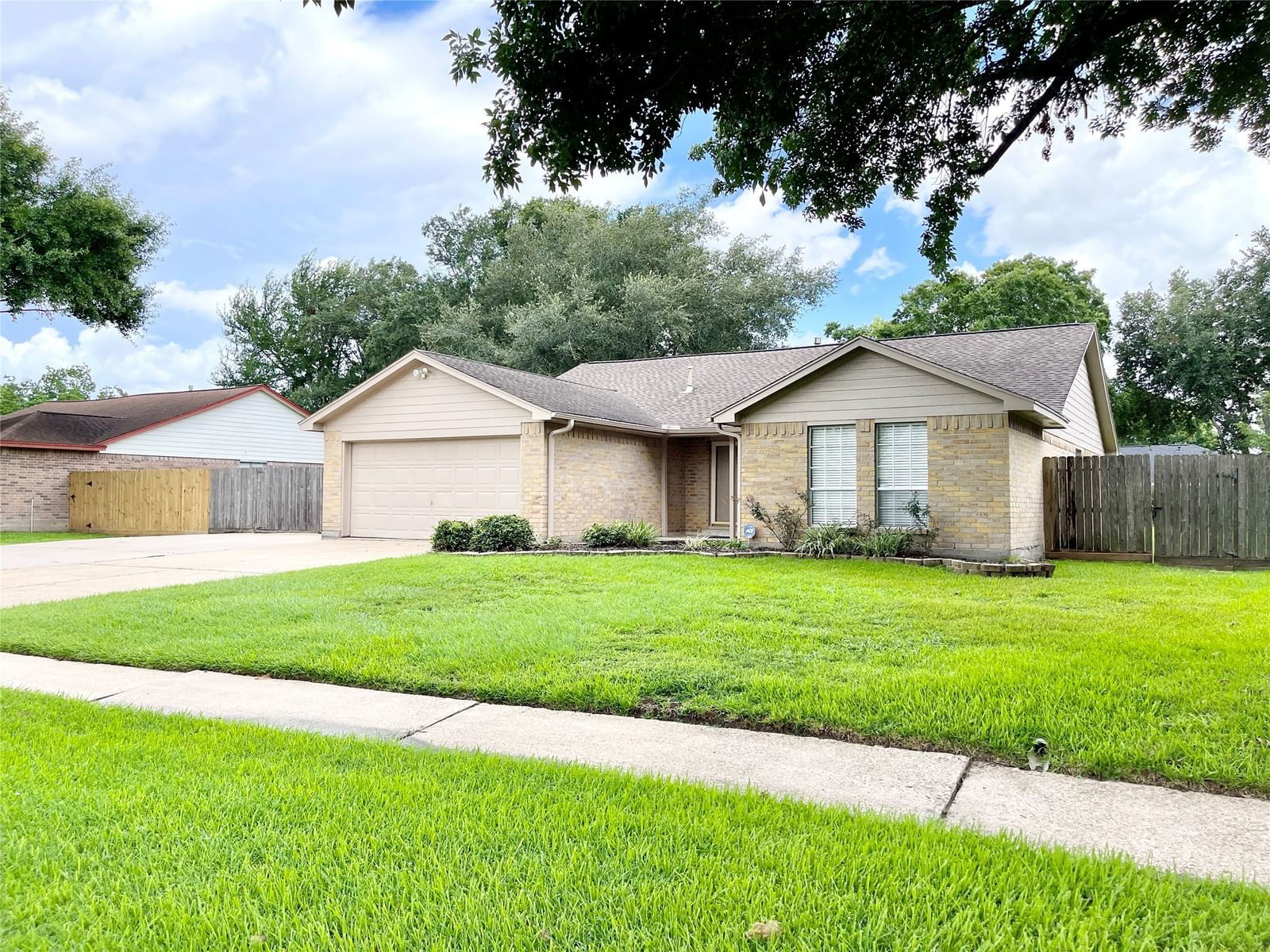 Real estate property located at 1007 Killarney, Galveston, Glenshannon, Friendswood, TX, US