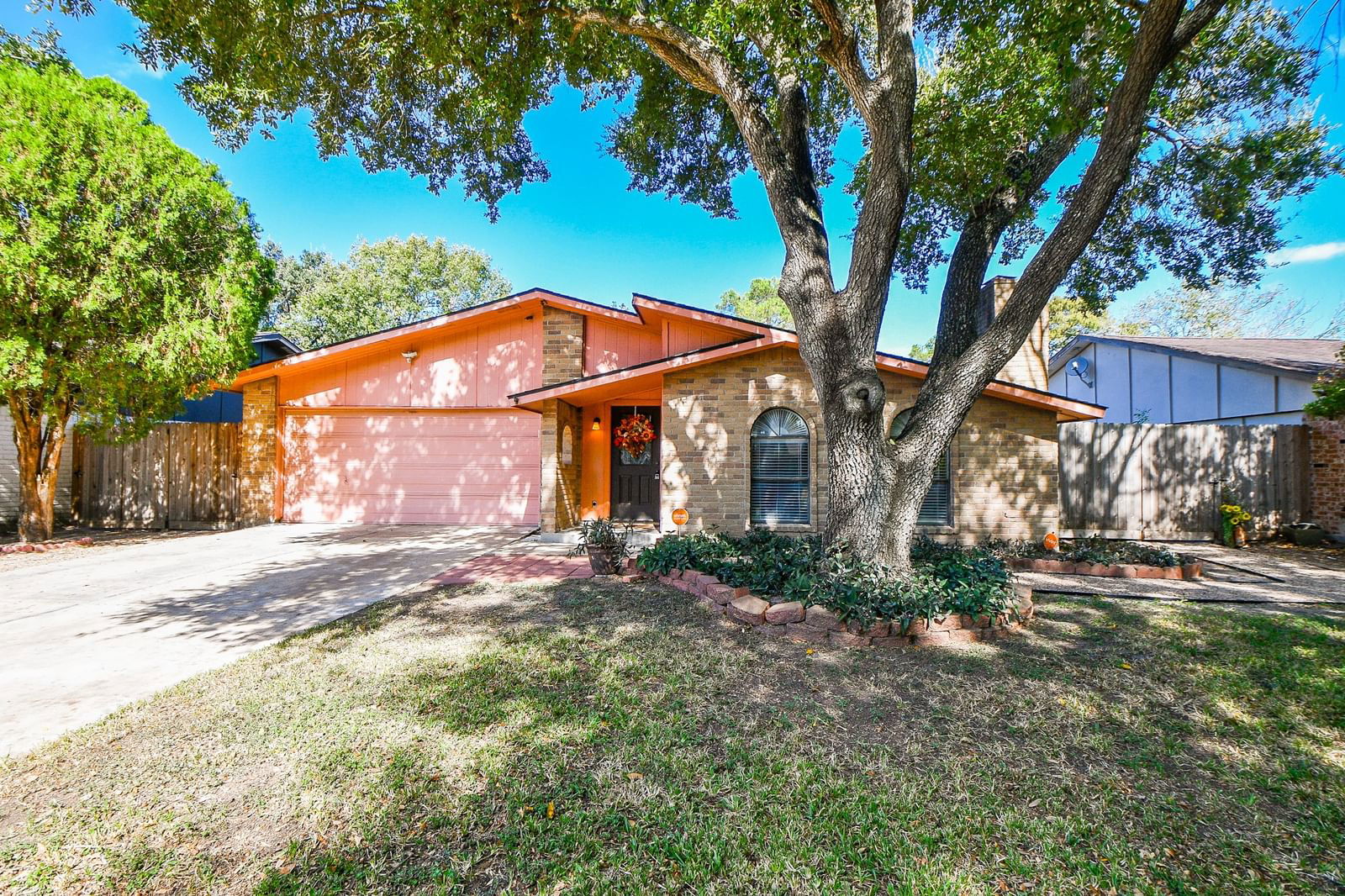 Real estate property located at 15602 Camino Del Sol, Fort Bend, Mission Bend Sec 8, Houston, TX, US