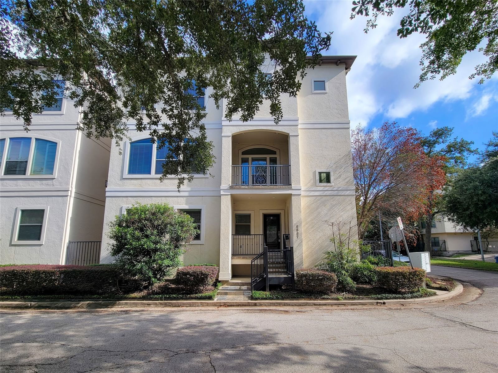 Real estate property located at 6887 Staffordshire, Harris, Woodbury Manors, Houston, TX, US