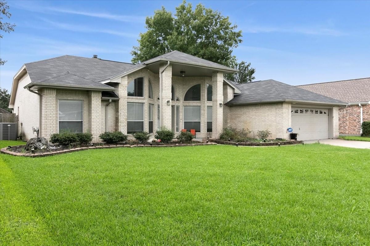 Real estate property located at 2407 Golden Oak, Orange, Oak Creek Village, Orange, TX, US