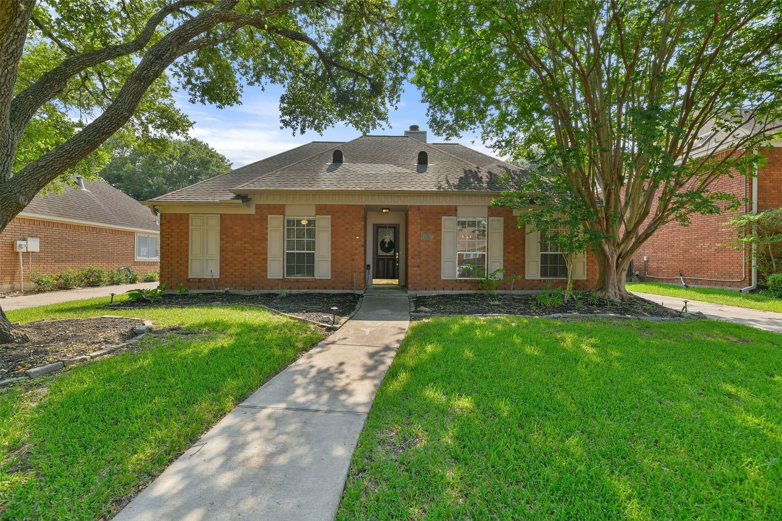 Real estate property located at 2104 Royal Oaks, Galveston, South Shore Harbour, League City, TX, US