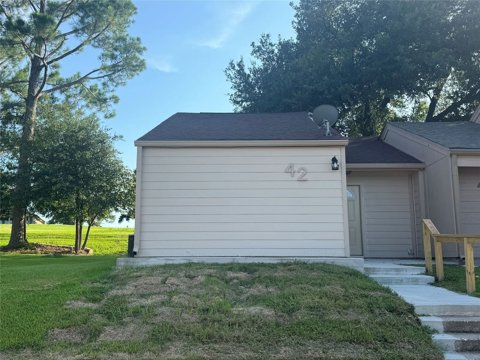 Real estate property located at 42 Driving Range #42, Trinity, Westwood Village, Trinity, TX, US