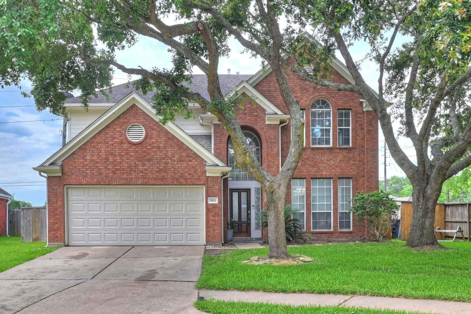 Real estate property located at 7402 Broken Oak, Fort Bend, Greatwood Crossing, Sugar Land, TX, US