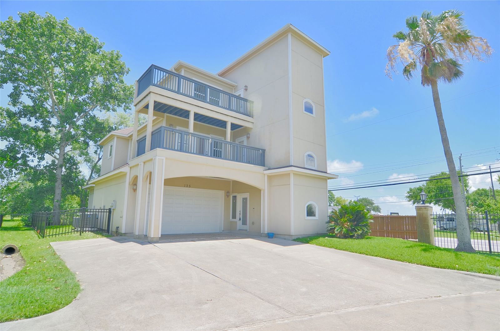 Real estate property located at 135 Starboard, Galveston, Mariners Cove Sec 2 98, Dickinson, TX, US