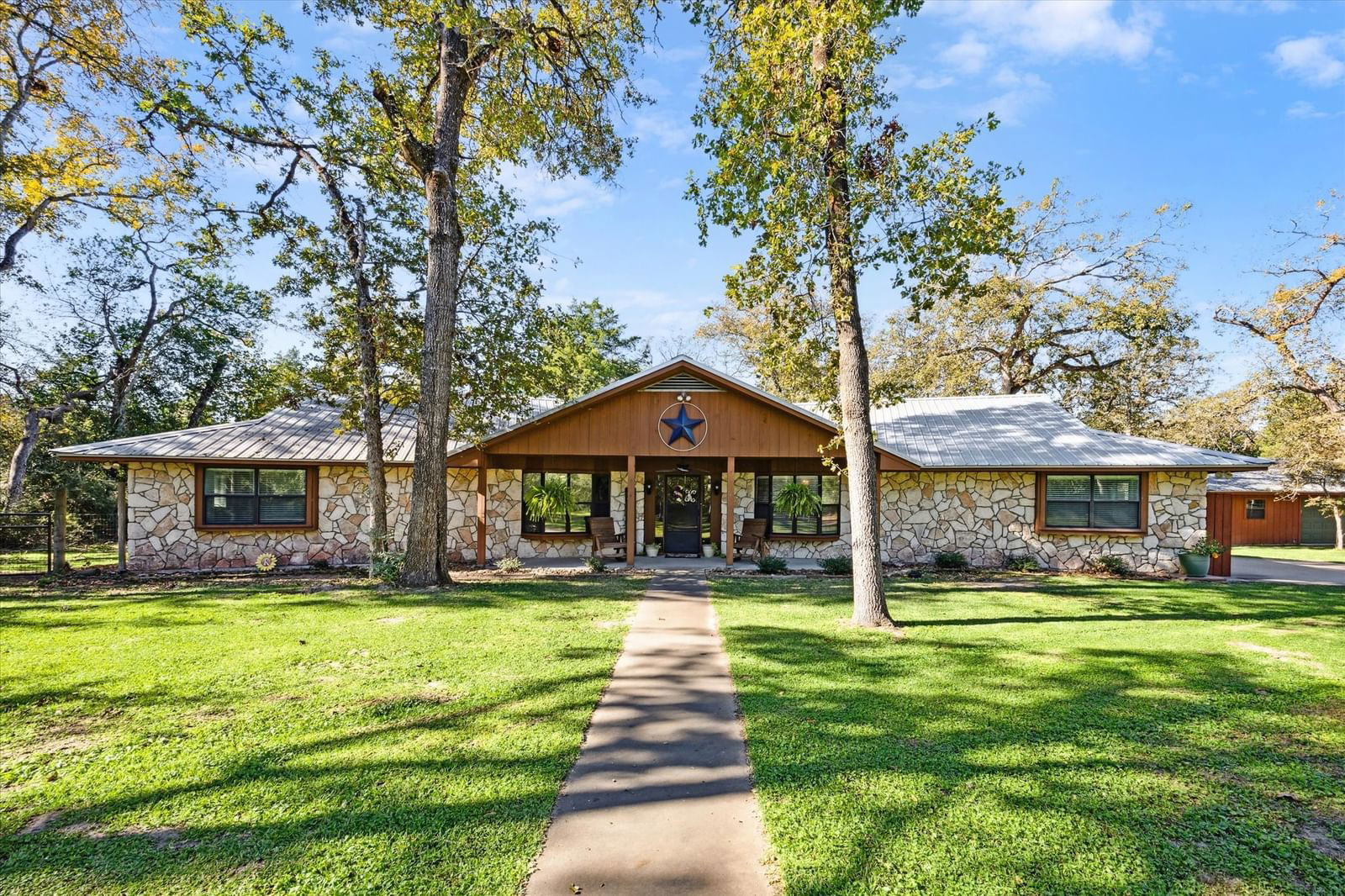 Real estate property located at 155 Oakwoods, Austin, Lynn-Mikeska Sub, Bellville, TX, US