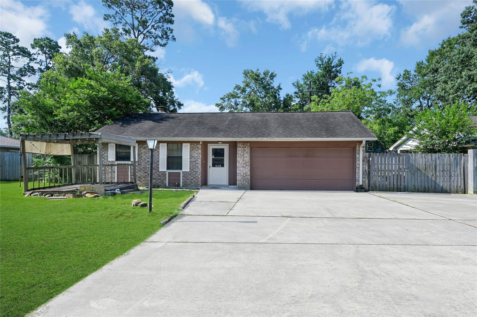 Real estate property located at 9738 Bayou Woods, Chambers, Pinehurst, Baytown, TX, US