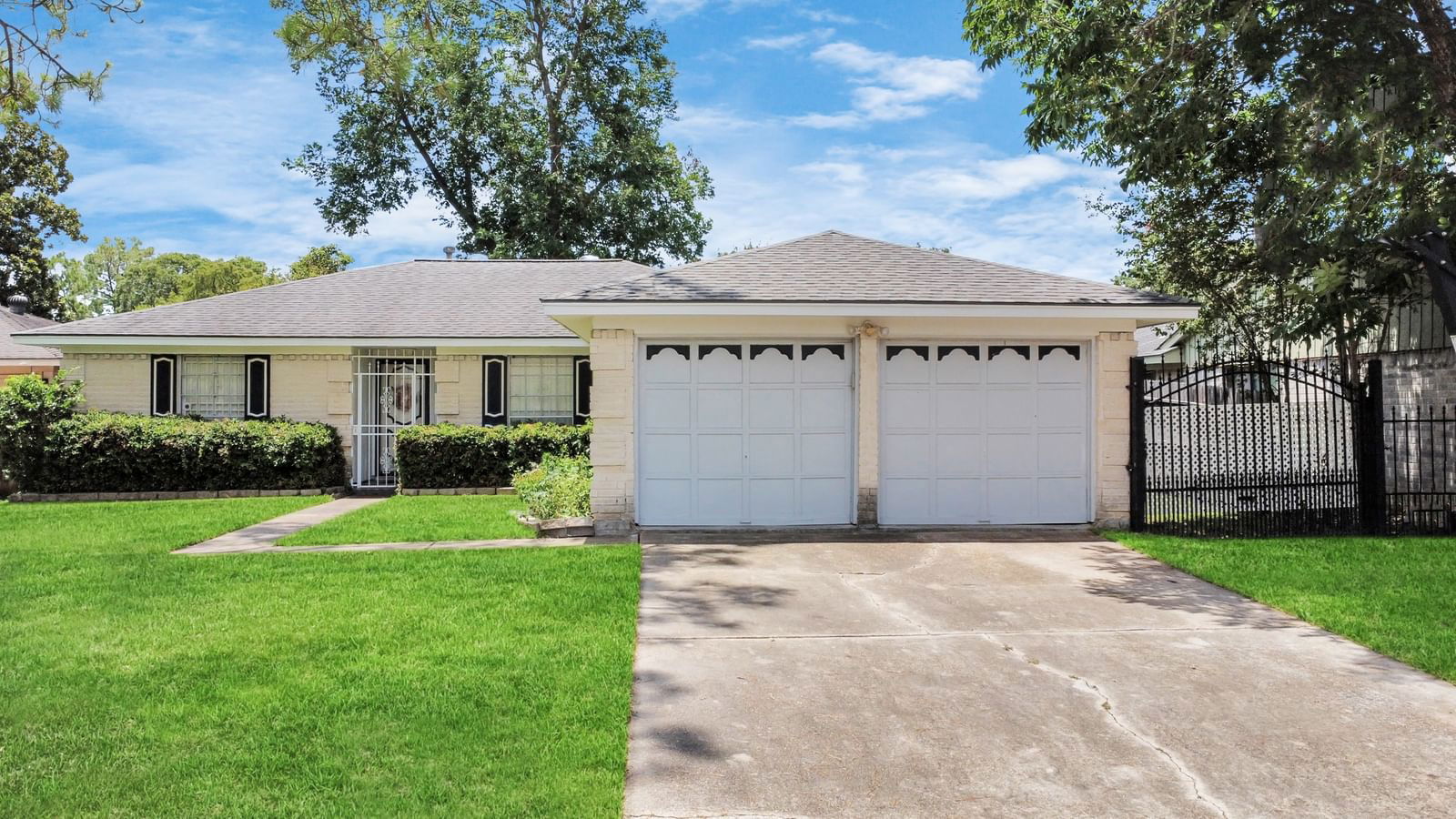 Real estate property located at 10210 Huntington Wood, Harris, Huntington Village Sec 02, Houston, TX, US