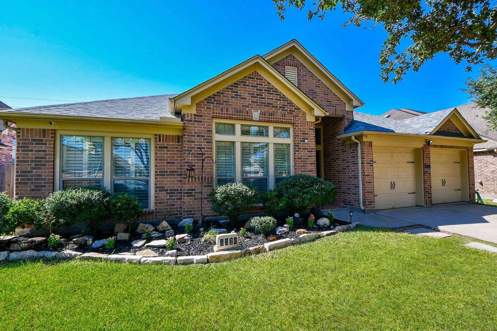 Real estate property located at 5324 Troutline, Fort Bend, The Oaks Of Rosenberg Sec 1, Rosenberg, TX, US