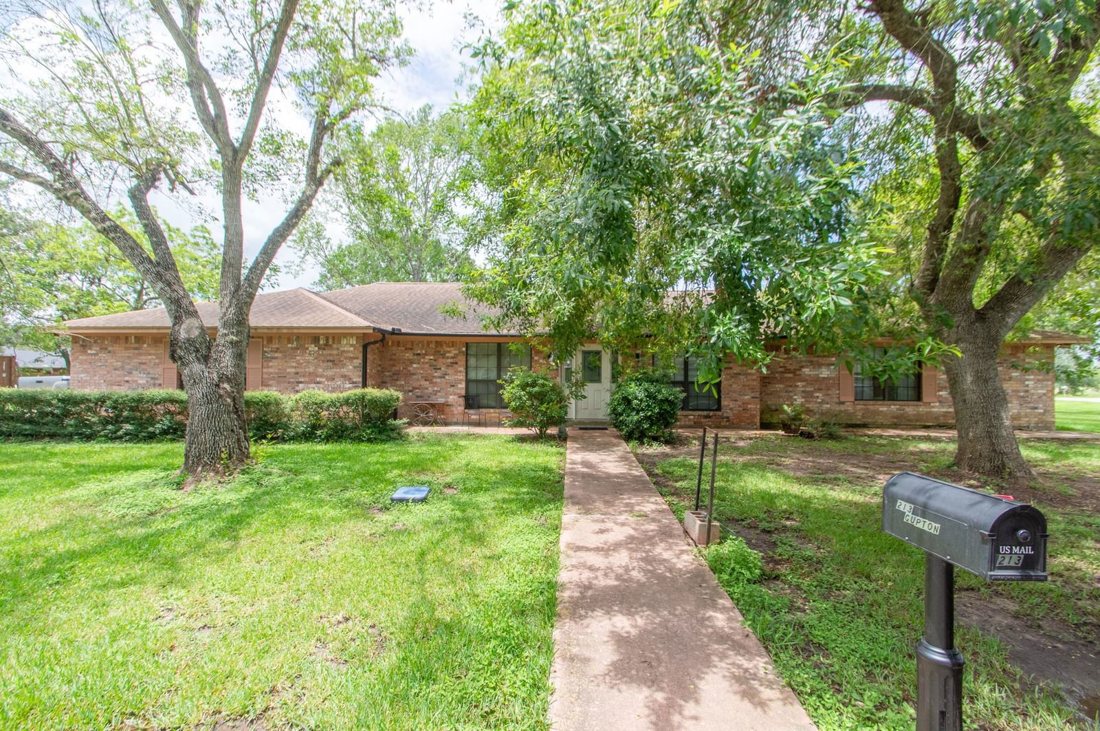 Real estate property located at 213 Gupton, Brazoria, Brown Bros, West Columbia, TX, US