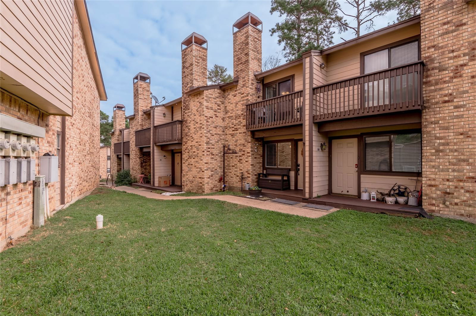 Real estate property located at 2521 Crosstimbers F2, Walker, Hickory Hills Twnhs Timb, Huntsville, TX, US