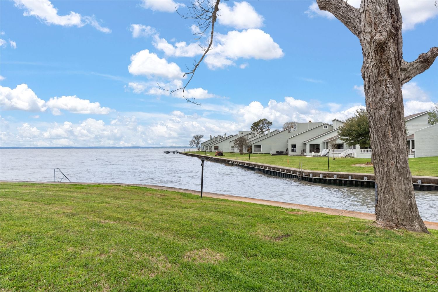 Real estate property located at 100 Edgewater #33, Polk, Memorial Point Twnhs Sec, Livingston, TX, US