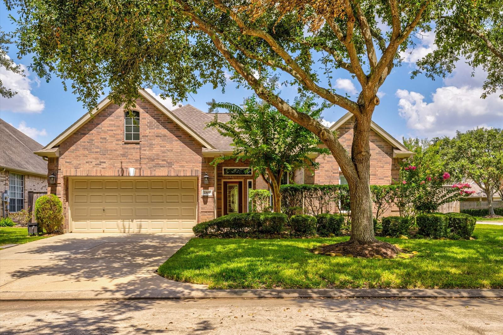 Real estate property located at 2302 Capri, Harris, Bellavita At Green Tee Sec 01, Pearland, TX, US