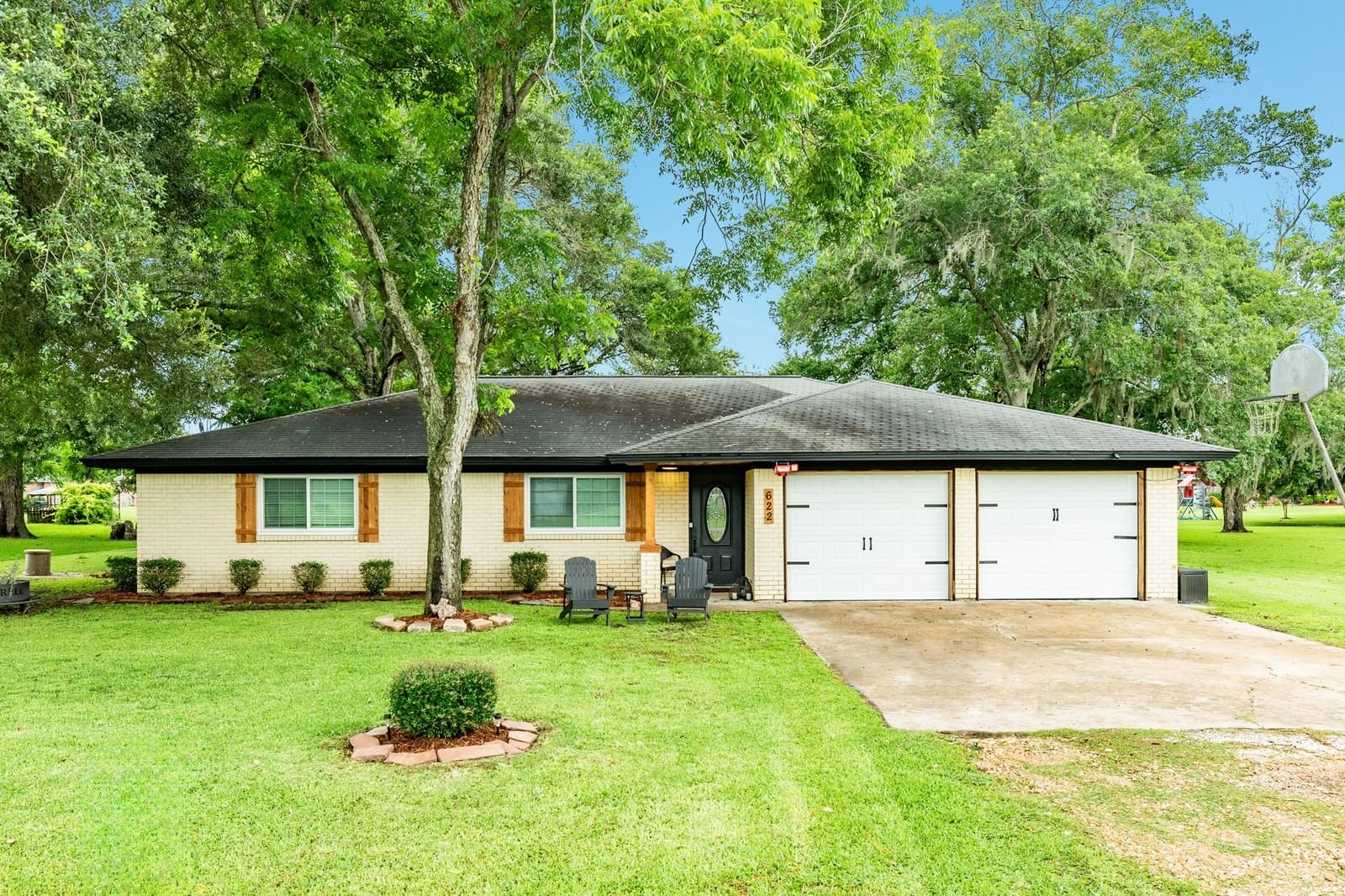 Real estate property located at 622 County Road 903a, Brazoria, Sloping Acres, Brazoria, TX, US