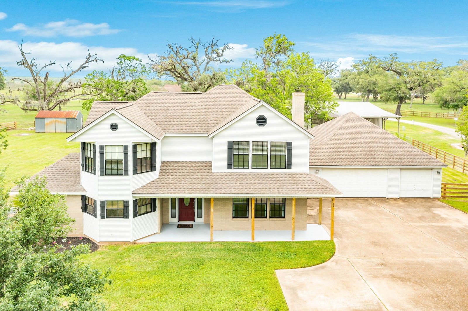 Real estate property located at 2102 Oakwood, Brazoria, Clute, TX, US