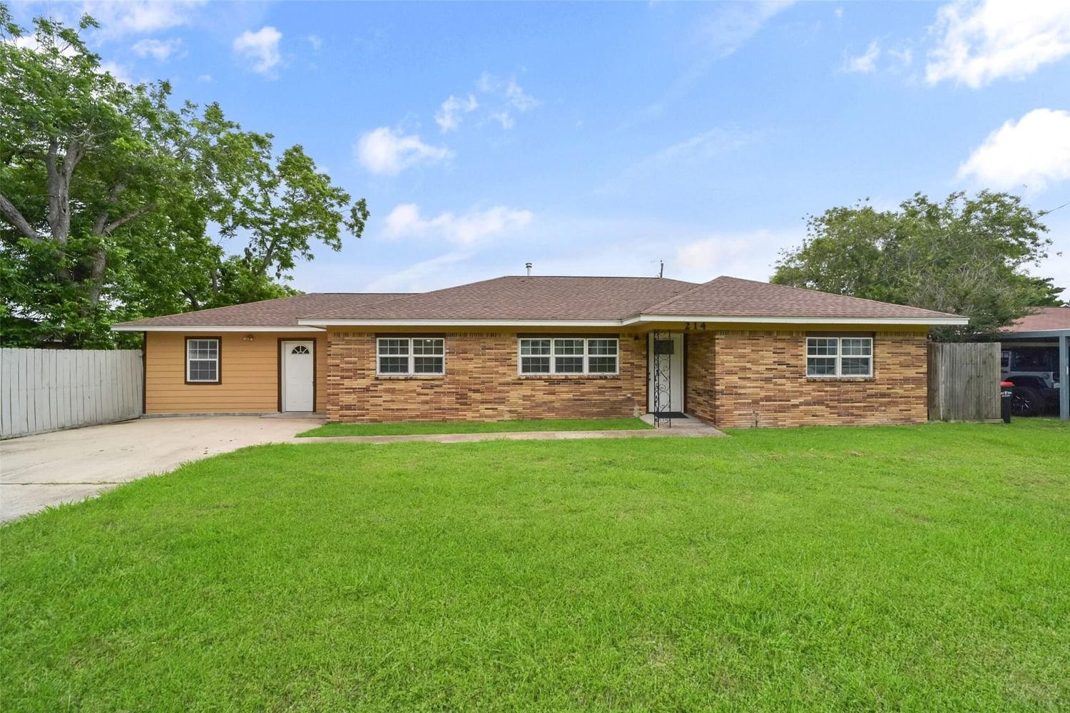 Real estate property located at 214 Schilling, Harris, WHITING HARVEY, Baytown, TX, US