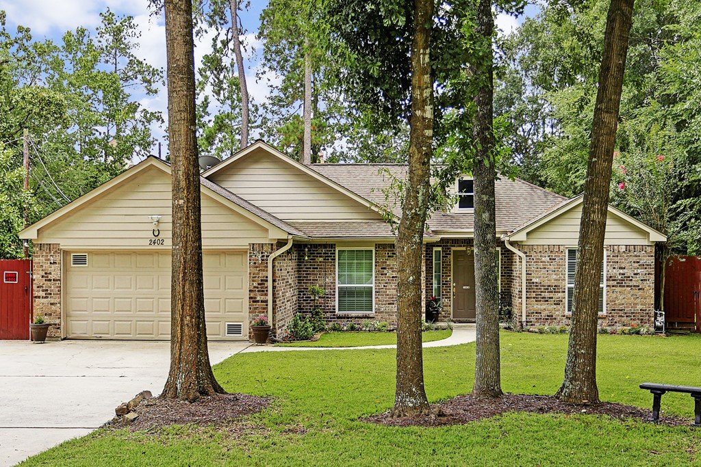Real estate property located at 2402 Ripplewood, Montgomery, Carriage Hills, Conroe, TX, US