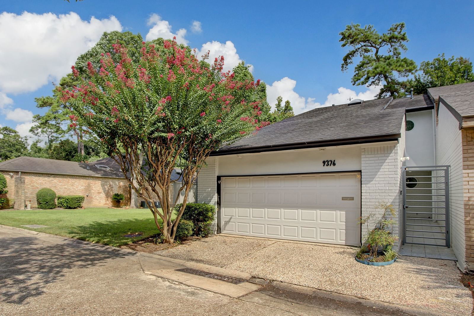 Real estate property located at 9376 Briar Forest, Harris, Woodlake Forest R/P, Houston, TX, US