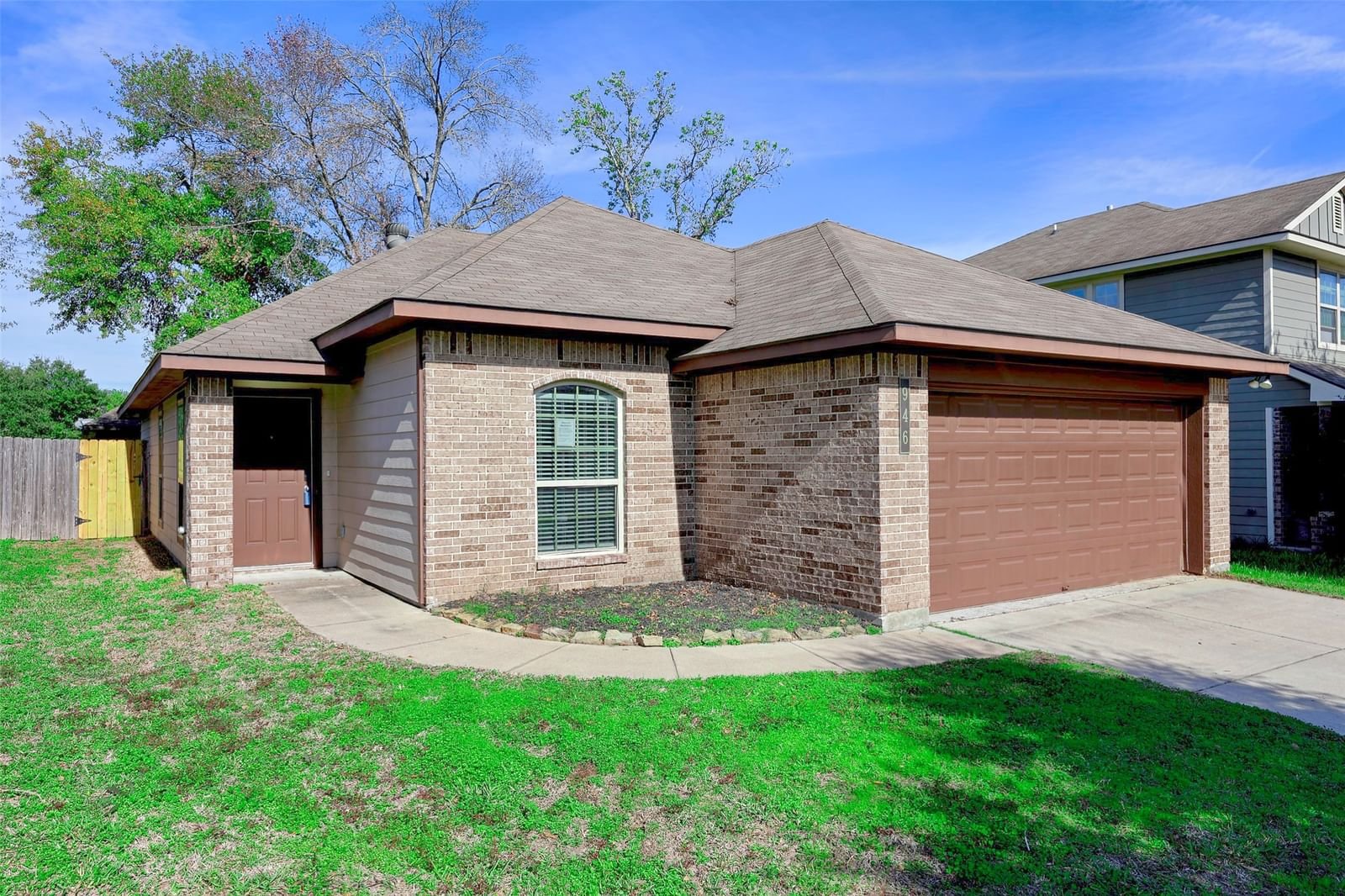 Real estate property located at 946 Oak Falls, Montgomery, Olde Oaks 02, Conroe, TX, US