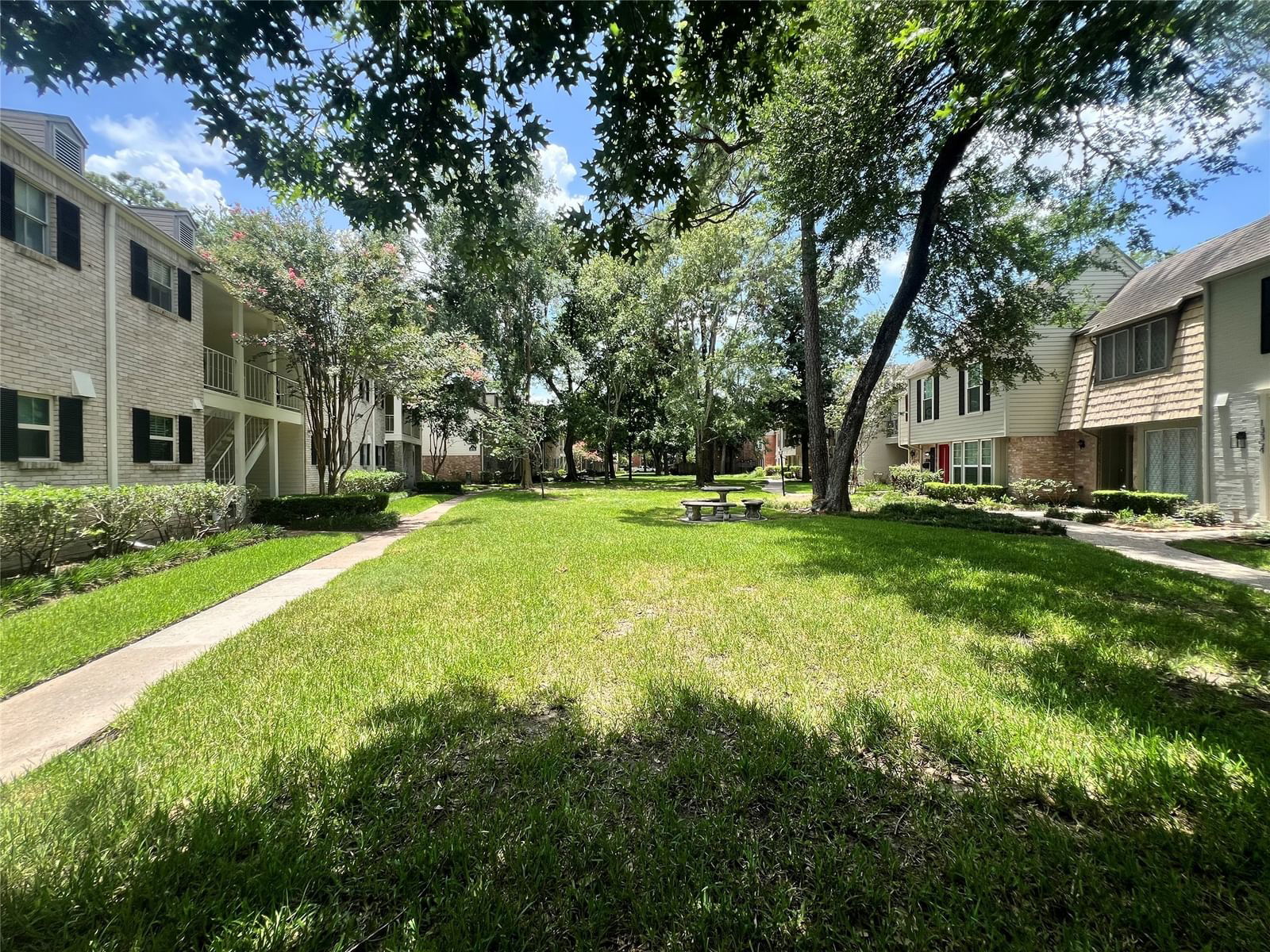 Real estate property located at 13026 Trail Hollow #8, Harris, Georgetown T/H Ph 02, Houston, TX, US