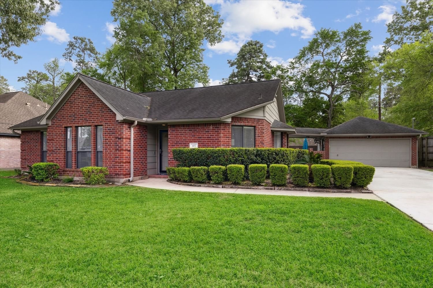 Real estate property located at 402 Crossbow, Montgomery, Oak Ridge North A, Spring, TX, US