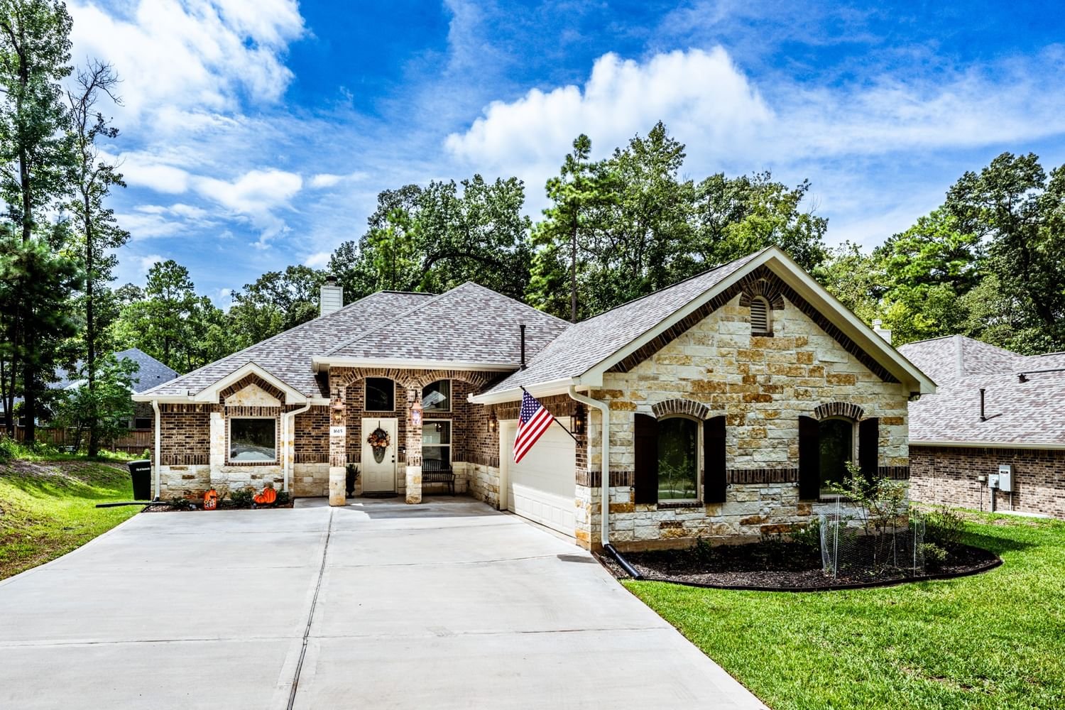 Real estate property located at 1615 River Oaks, Walker, Huntsville, TX, US