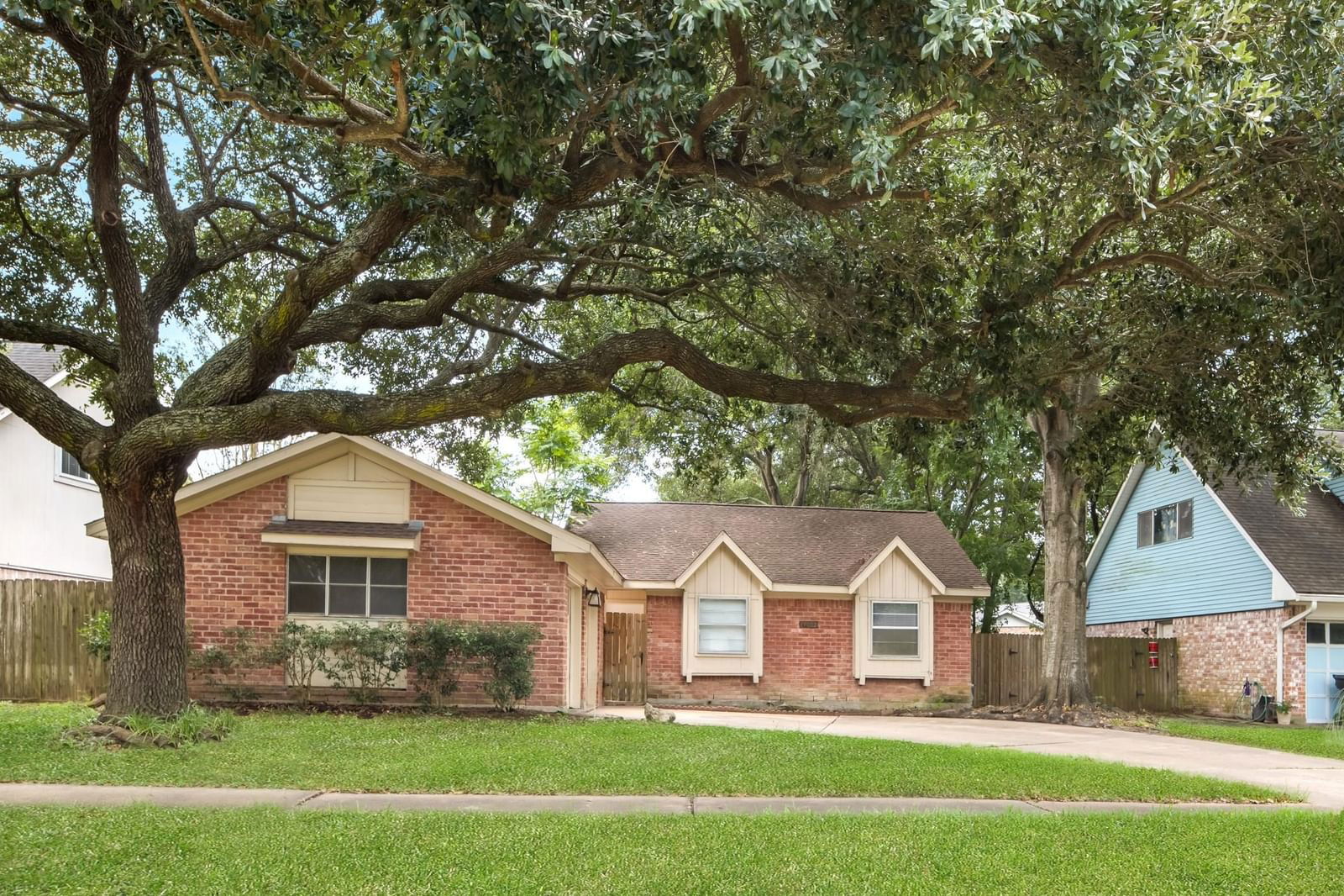 Real estate property located at 13607 Salisbury, Fort Bend, Covington Woods, Sugar Land, TX, US