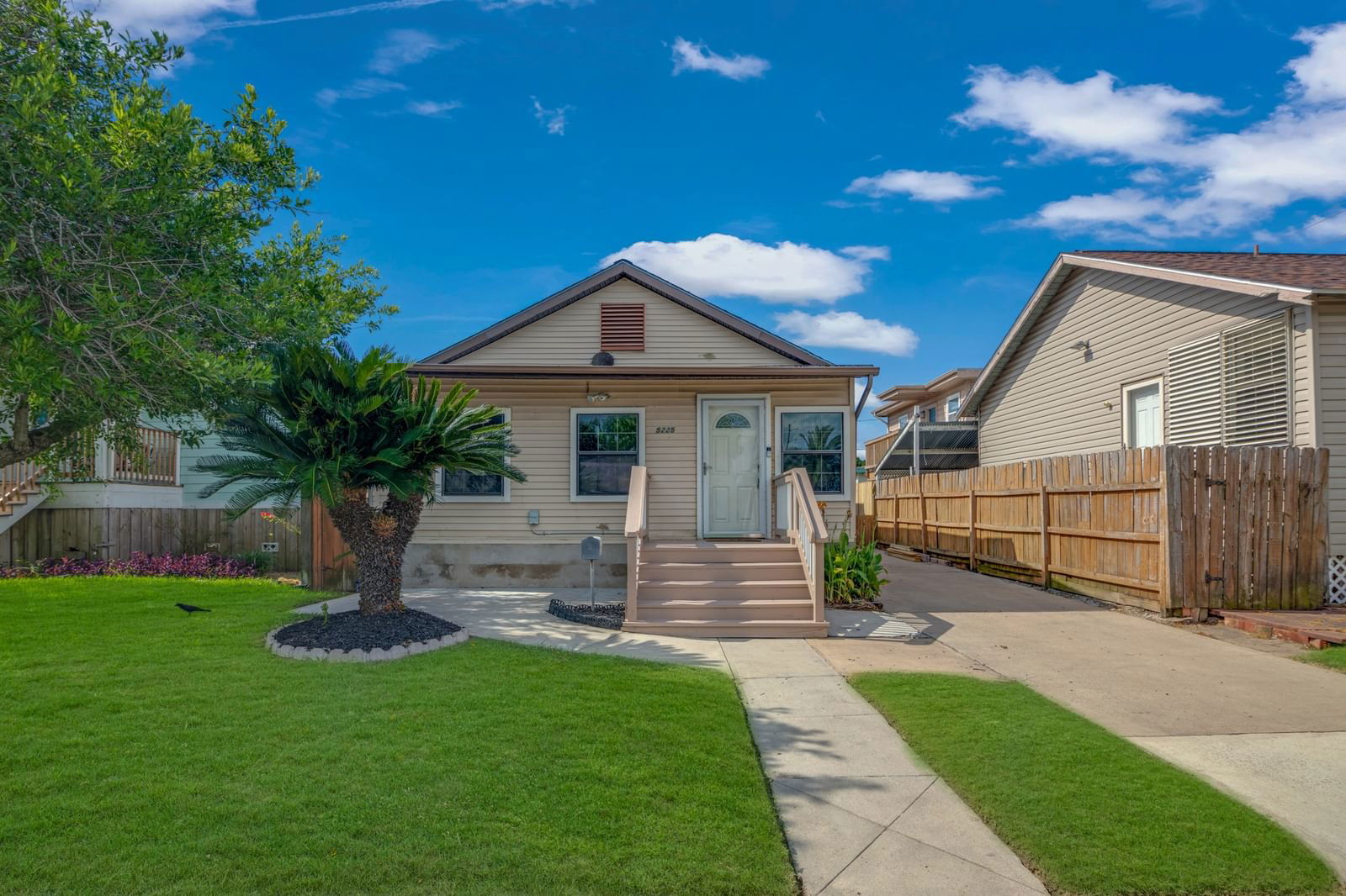 Real estate property located at 5225 Avenue Q, Galveston, Denver Resurvey, Galveston, TX, US