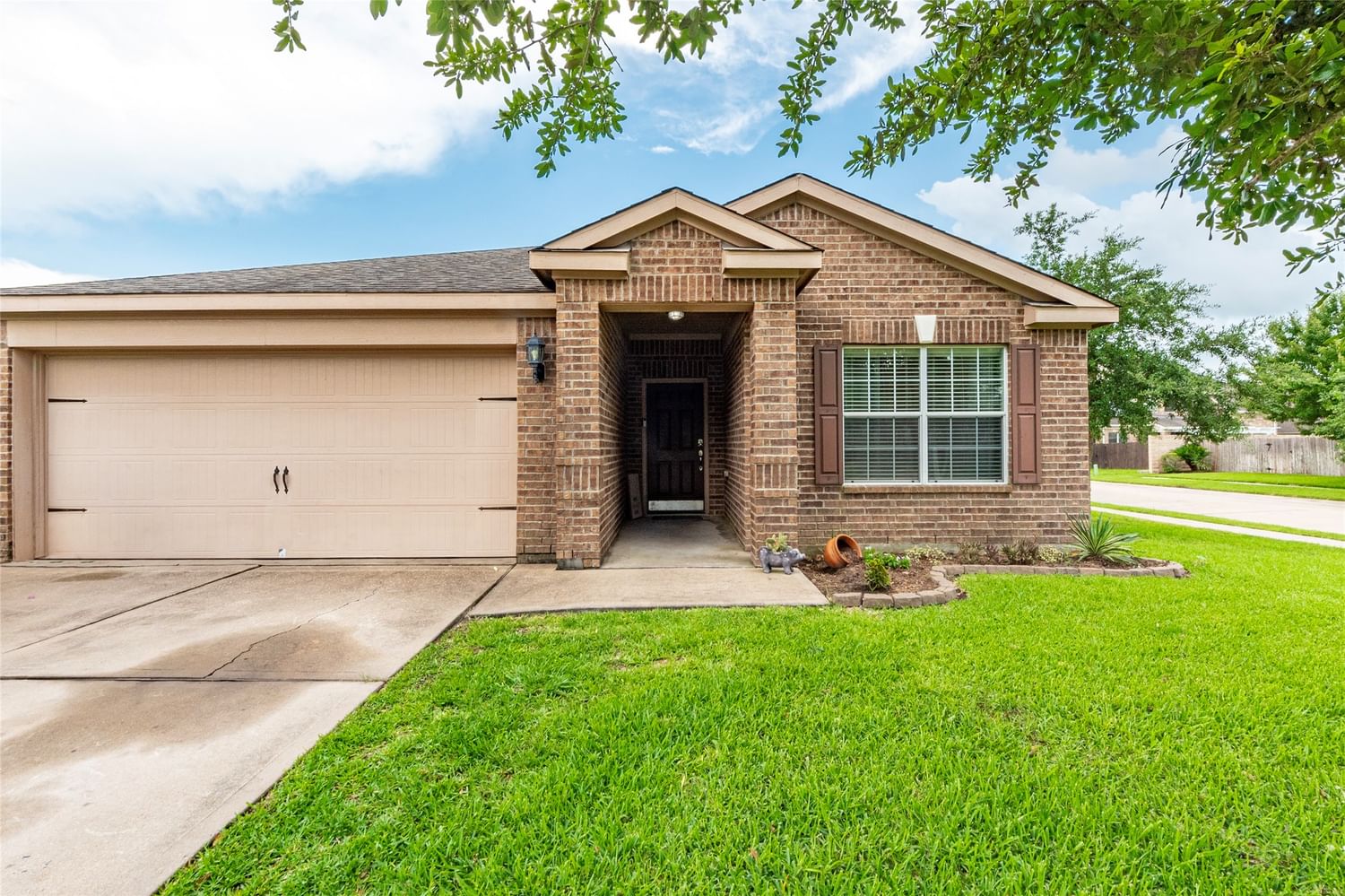 Real estate property located at 9511 Peridot Green, Brazoria, Sterling Lakes At Iowa Colony, Rosharon, TX, US