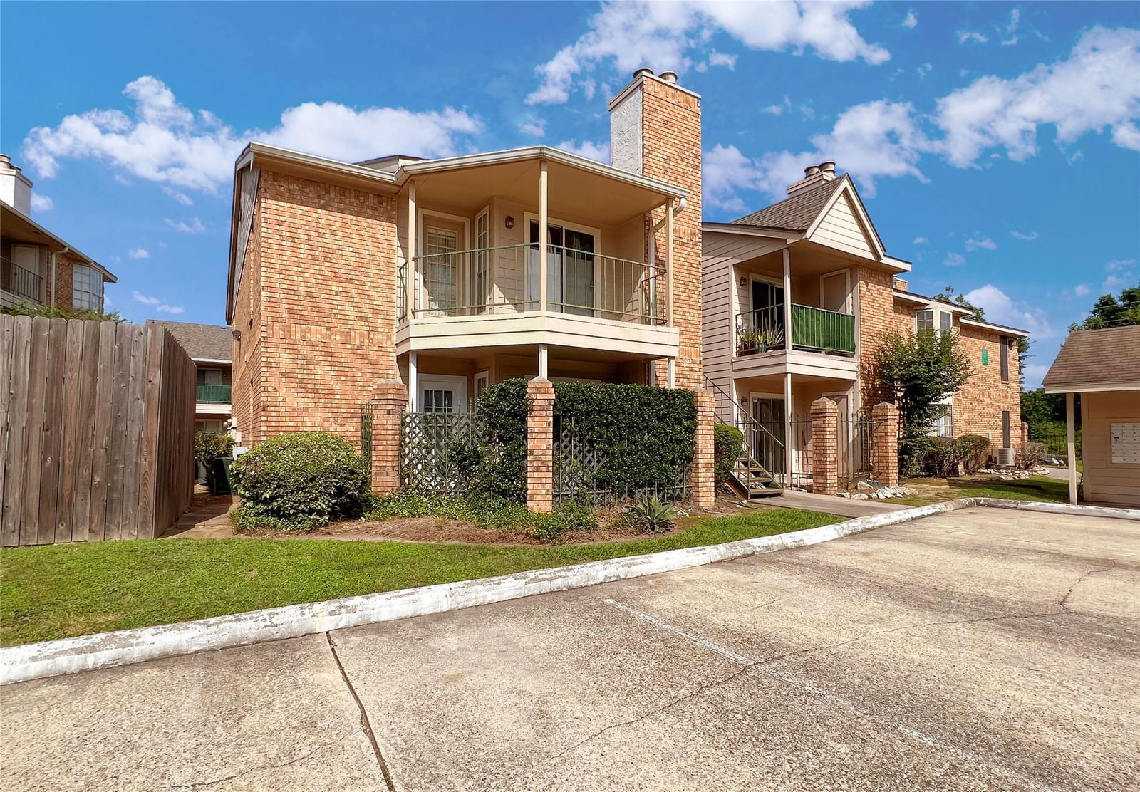 Real estate property located at 3770 Lovers Wood #605, Harris, Raveneaux Forest Condo, Houston, TX, US