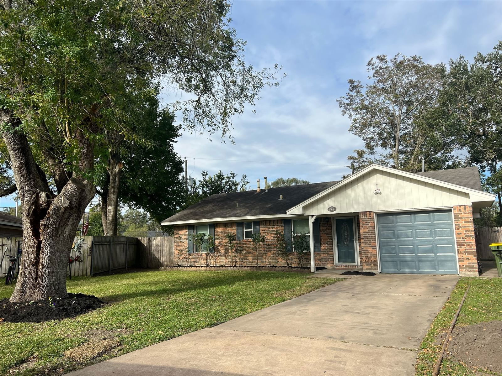 Real estate property located at 2304 Pear, Brazoria, Circle Park Pearland, Pearland, TX, US