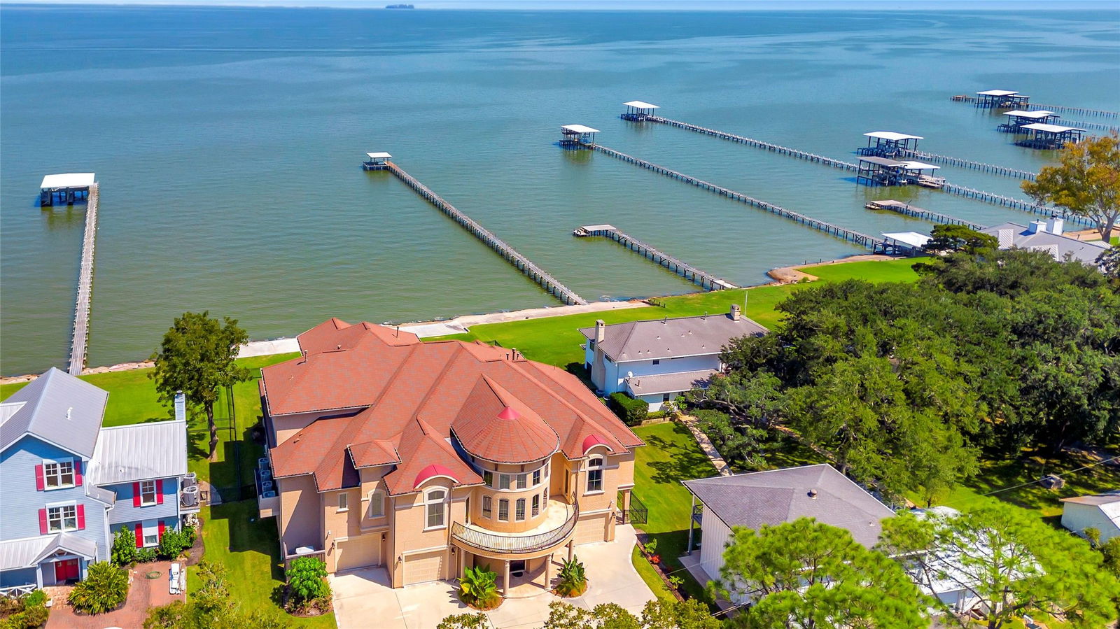 Real estate property located at 2611 Bayshore, Galveston, Bacliff, TX, US