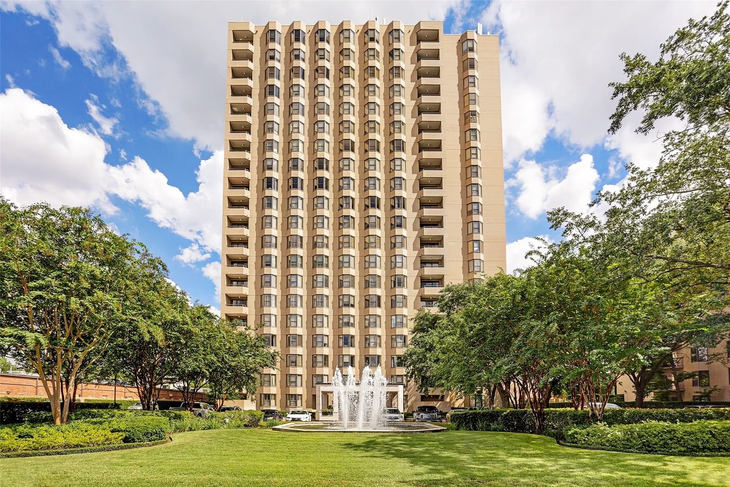 Real estate property located at 651 Bering #904, Harris, Woodway Place 02 Condo, Houston, TX, US