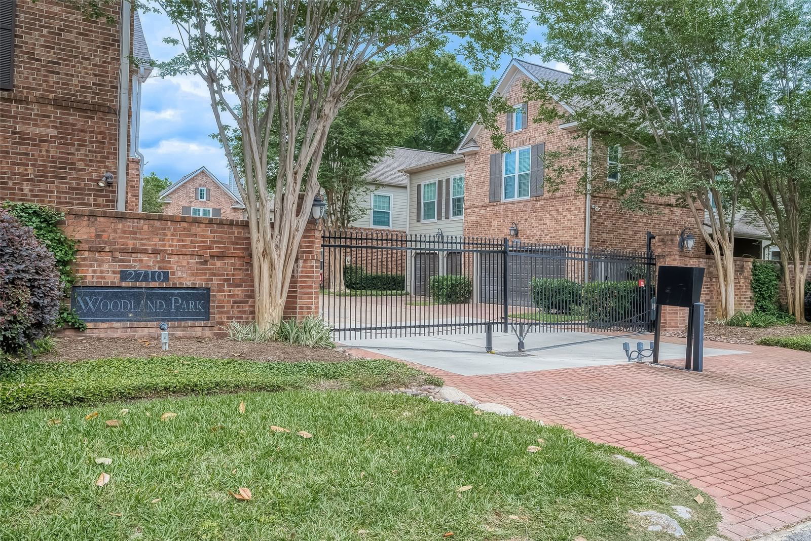 Real estate property located at 2710 Sabine #111, Harris, Woodland Park Condo, Houston, TX, US