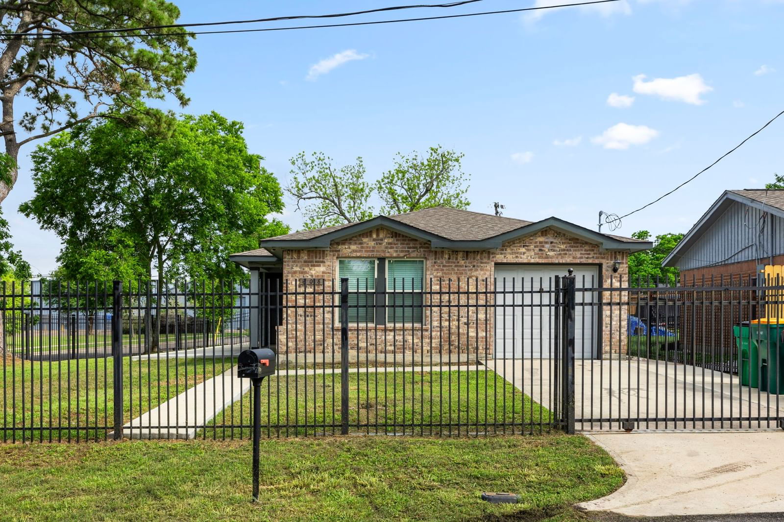 Real estate property located at 808 Cleveland, Harris, Middletown, Baytown, TX, US