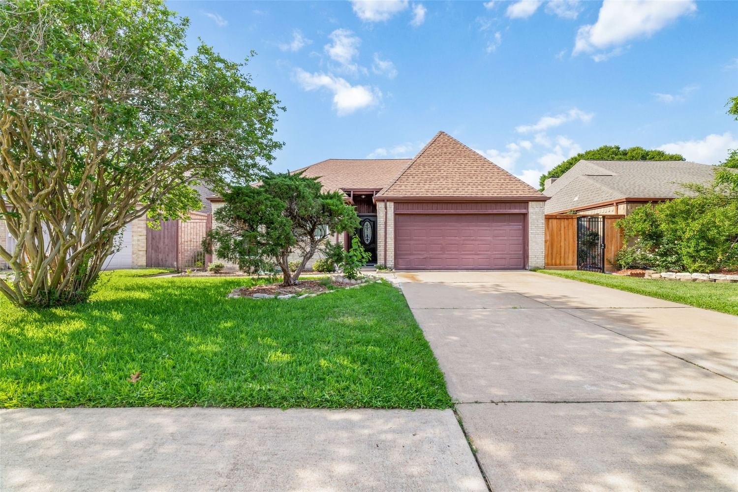 Real estate property located at 11738 Brook Meadows, Fort Bend, Meadowglen Sec 1, Meadows Place, TX, US