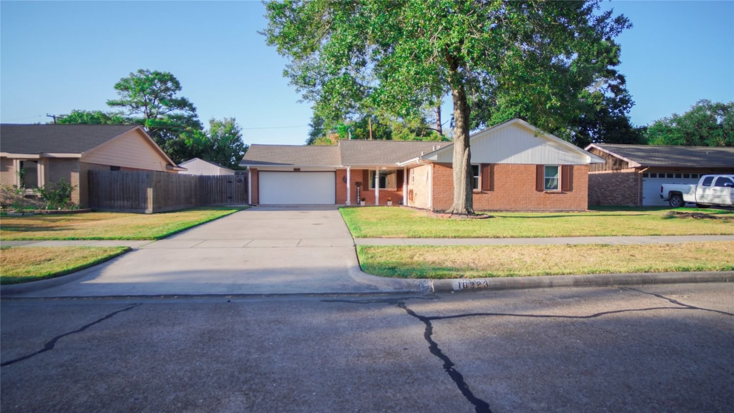 Real estate property located at 10323 Carlow, Harris, La Porte, TX, US