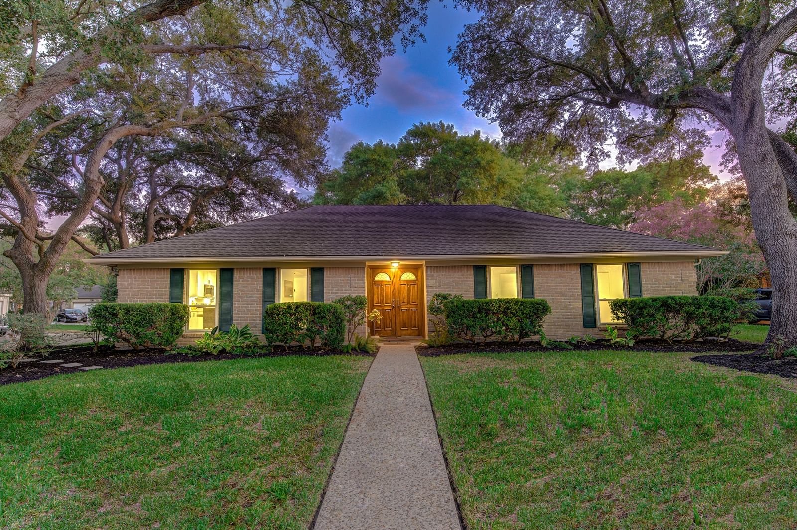 Real estate property located at 2014 Round Lake, Harris, Southlake, Houston, TX, US