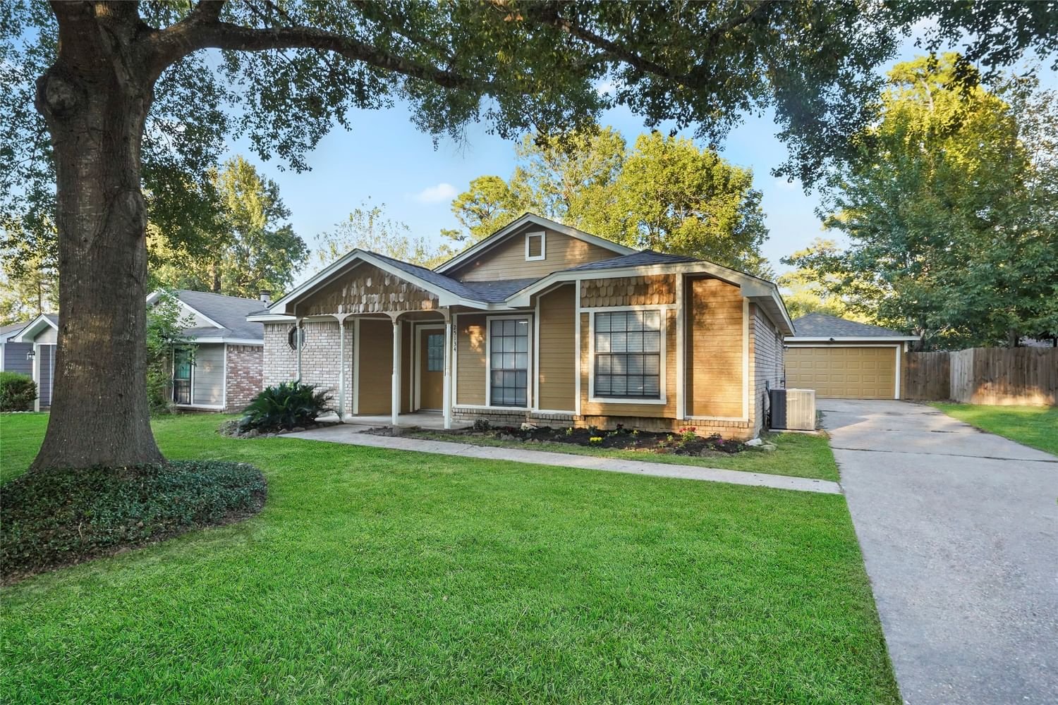 Real estate property located at 25134 Holyoke, Harris, Lexington Woods, Spring, TX, US